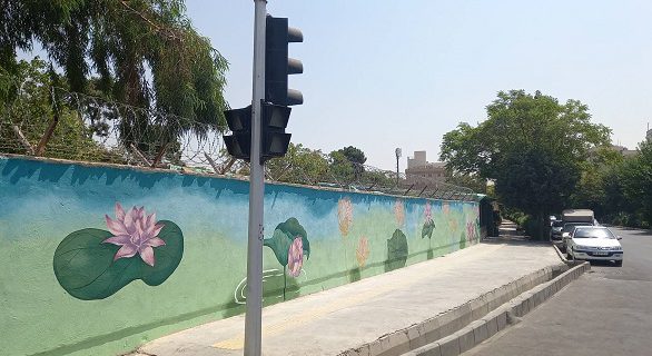 اجرای طرح دیوار نگاره بر آرامستان های تاریخی تهران
