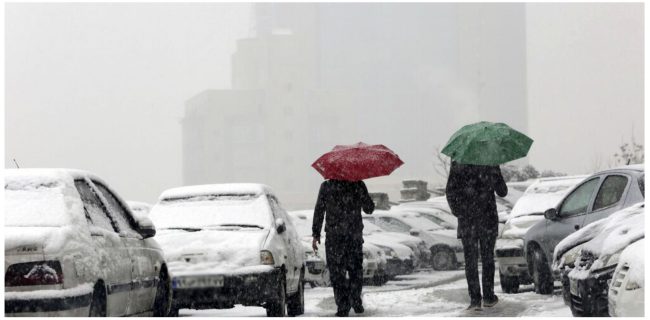 در این تغییرات اقلیمی خبر خوش/ برف سنگین محور شریانی کیاسر – سمنان در استان مازندران